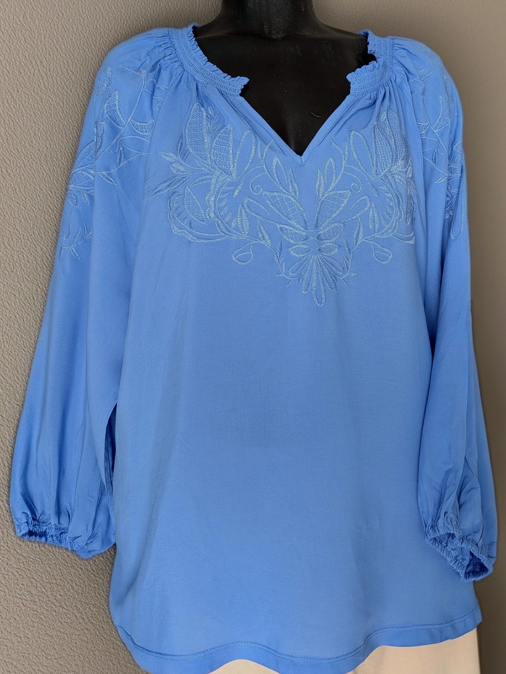 Democracy NWT Sky Blue Embroidered V-Neck Peasant Tunic Top Blouse Sz M